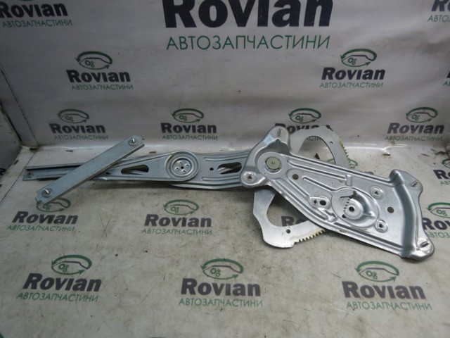 Склопідйомник задніх правих дверей 827208148R RENAULT