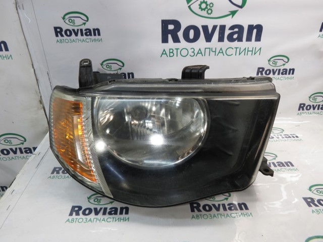Основна фара - вставка 8301A824 MITSUBISHI