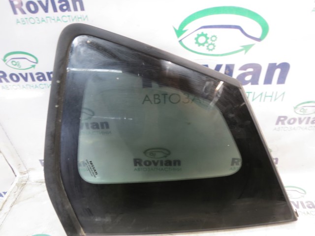 Скло багажного відсіку, праве 833006RR0A NISSAN