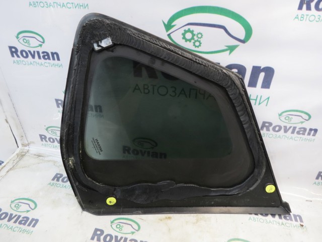 Скло кузова/багажного відсіку, ліве 833016RR0A NISSAN