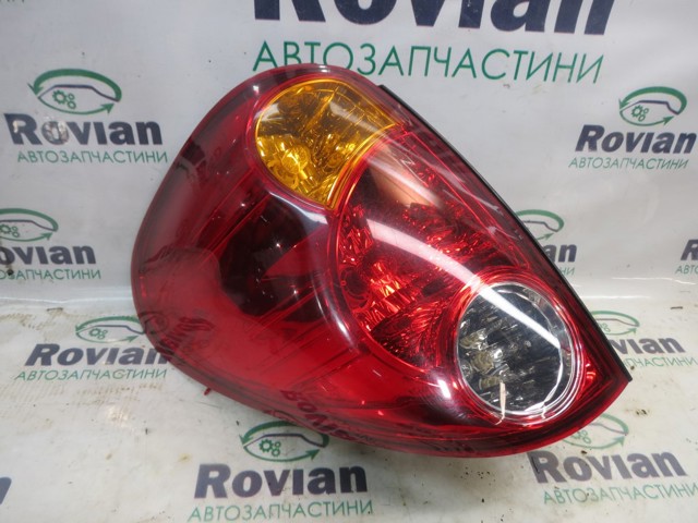 Задня ліва фара 8330A155 MITSUBISHI
