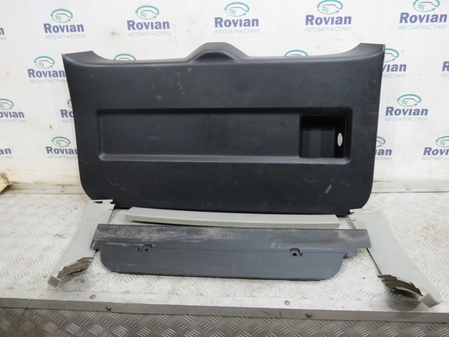 Оббивка дверей задка кузова 8377065J005PK SUZUKI