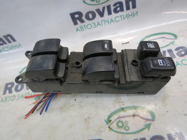 Кнопки переднього лівого склопід'ємника 8608A185 MITSUBISHI