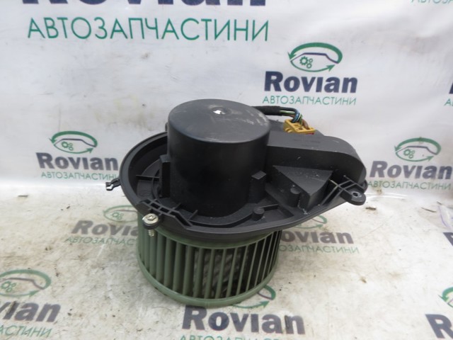 Електромотор пічки 8D1820021 VAG