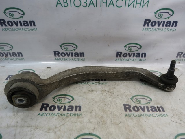 Правий важіль передній нижній підвіски 8E0407694Q VAG