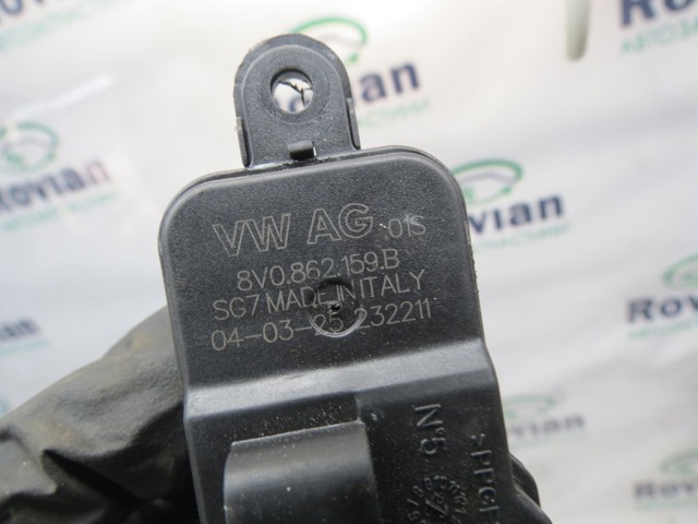 Замок відкривання лючка бензобаку 8V0862159B VAG