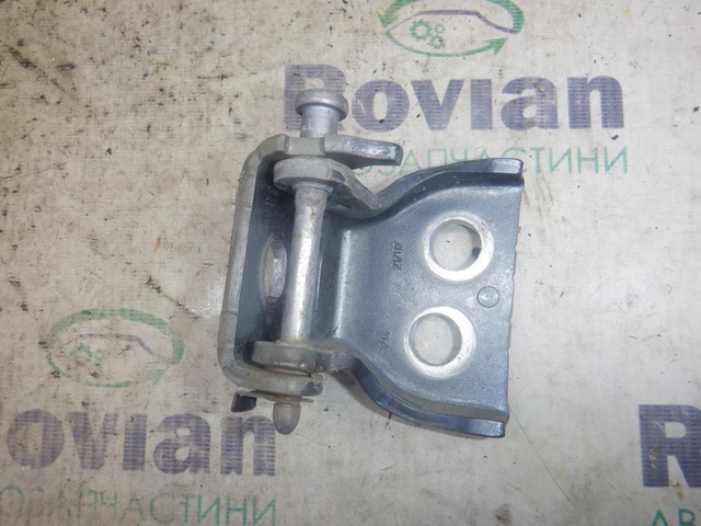 Петля передніх дверей права 9035V2 PEUGEOT