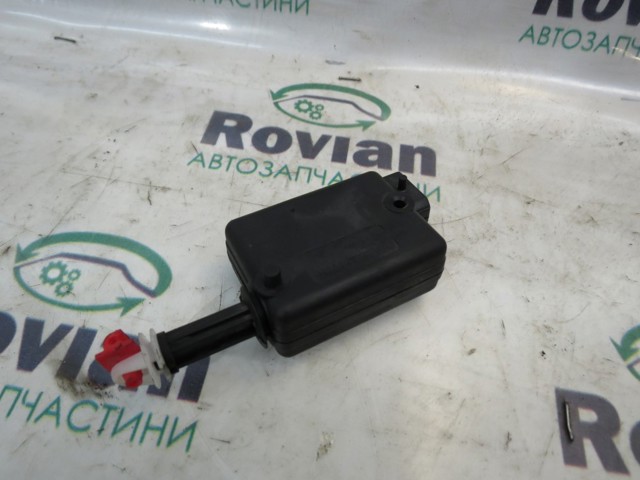 Актуатор замка багажника (задніх дверей) 905548054R RENAULT