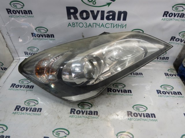 Фара передня права 921021H000 HYUNDAI