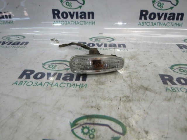 Повторювач повороту на крилі 923033L100 HYUNDAI