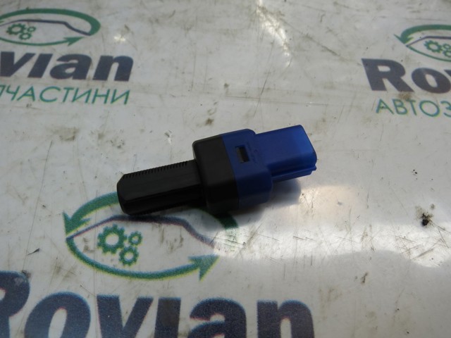 Датчик включення стопсигналу 93810J3000 HYUNDAI