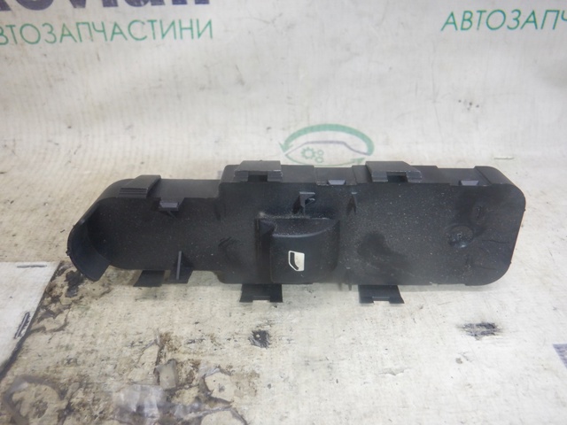 Кнопки переднього правого склопід'ємника 96639377ZD PEUGEOT