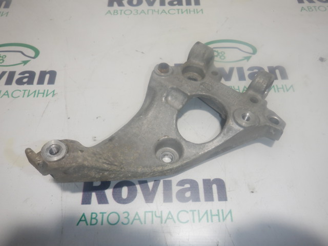 Кронштейн компресора кондиціонера 9672950980 PEUGEOT