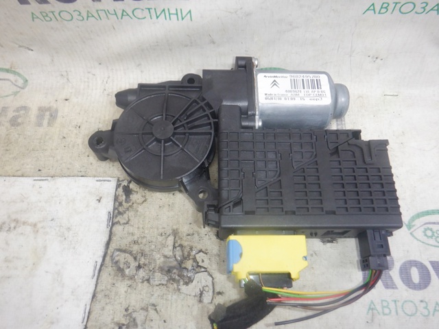 Мотор склопідйомника дверей передніх, правих 9682495780 PEUGEOT