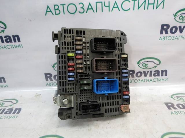 Коробка запобіжників 9807427980 PEUGEOT