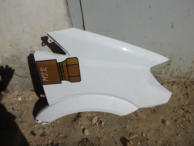 Переднє праве крило A9068810201 MERCEDES