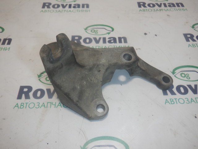 Кронштейн подушки КПП, правий AV617M125AA FORD
