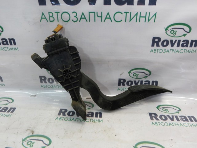 Підаль газу CC3041600 MAZDA