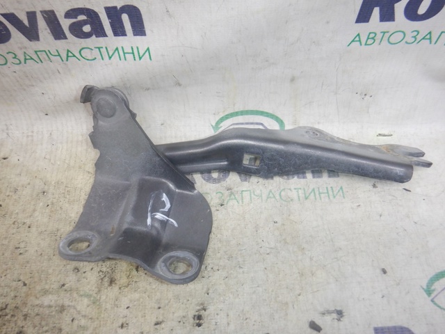 Шарнір капота правий GS1D52410A MAZDA