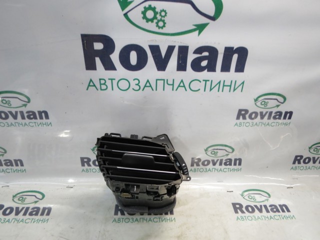 Решітка вентиляції салону на "торпедо", ліва JX7B19C696 FORD
