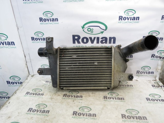 Радіатор інтеркулера Mitsubishi L 200 4