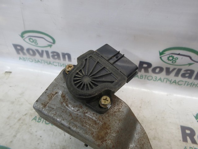 Підаль газу MR527795 MITSUBISHI