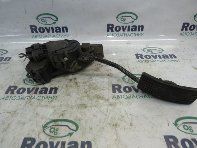 Підаль газу MR992932 MITSUBISHI