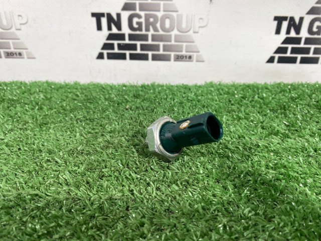 Датчик тиску масла двигуна 036919081C VAG