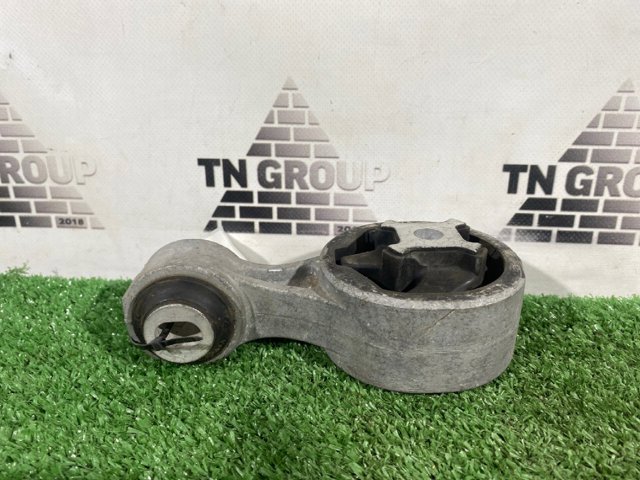 Подушка (опора) двигуна, верхня 113504BD0A NISSAN