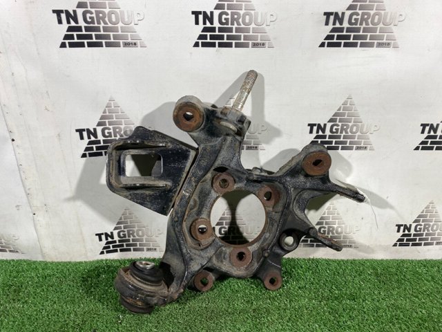 Цапфа поворотна права 423040E020 TOYOTA