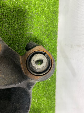 Кулак поворотний лівий 4230506270 TOYOTA