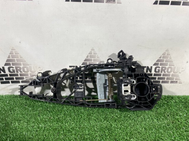 Тримач зовнішньої ручки дверей, задніх правих 51217401210 BMW