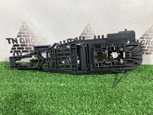 Тримач зовнішньої ручки дверей, задніх правих 68084836AF CHRYSLER