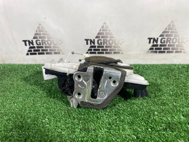 Замок двері правої передньої 6903002380 TOYOTA