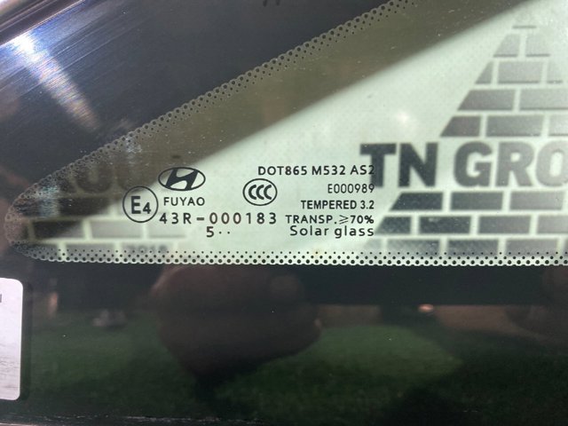 Скло багажного відсіку, праве 87820C2000 HYUNDAI