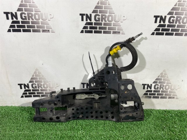 Тримач зовнішньої ручки дверей, задніх правих 8T0837886B VAG