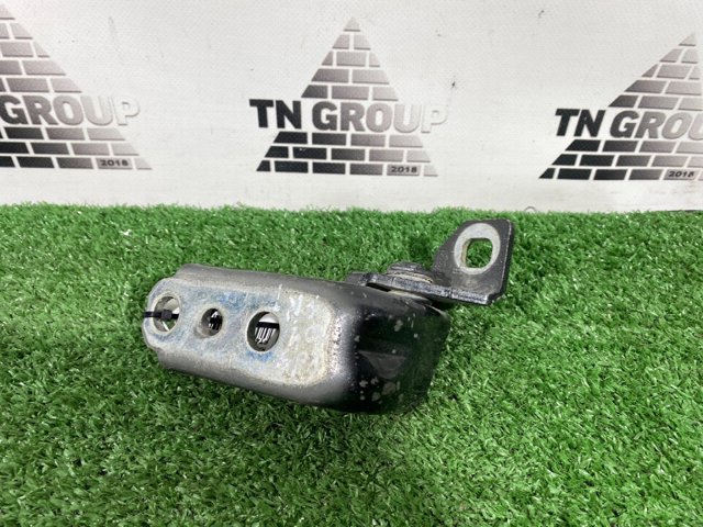 Петля передніх дверей, правих FT4Z5822800B FORD