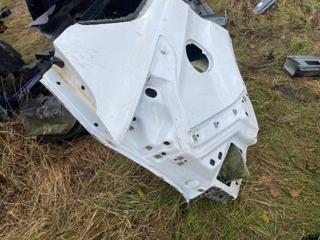 Крило заднє праве FT4Z5827840A FORD