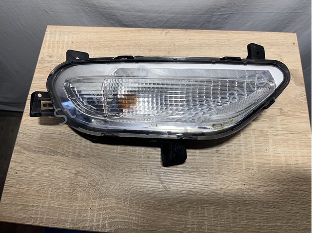 Поворотник правий 42529921 GM