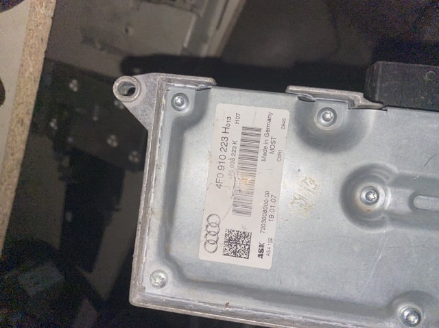 Підсилювач звуку аудіосистеми 4F0910223 VAG