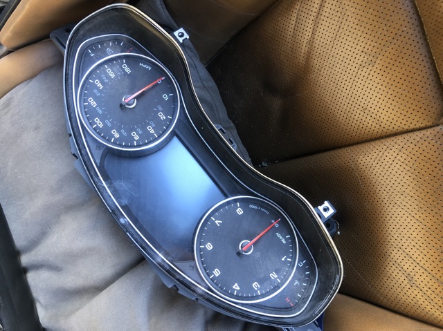 Покажчик напруги (вольтметр) 4G8920988F VAG