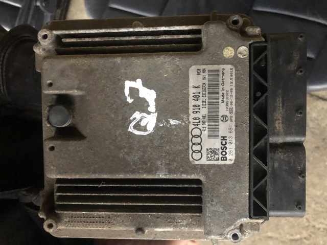 Модуль управління двигуном 4L0910401K VAG