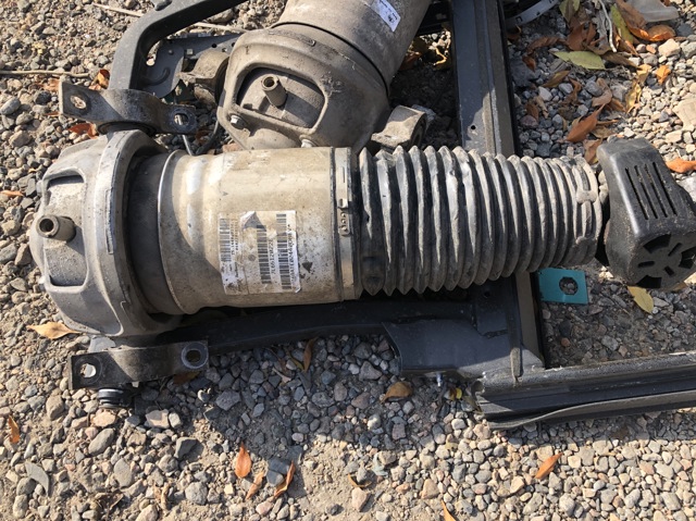 Амортизатор задній, правий 7L6512022E VAG