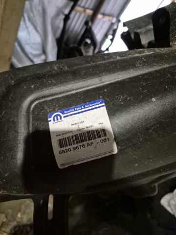 Підкрилок задній правий 68209676AF CHRYSLER