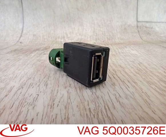 Зарядний пристрій USB 5Q0035726E VAG