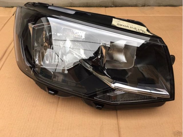 Фара передня права Volkswagen Transporter T6