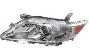 Блок фара ліва 8118533730 TOYOTA
