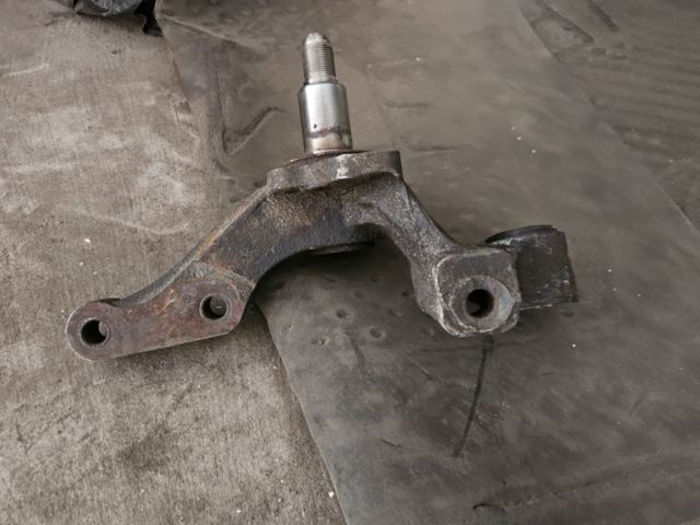 Цапфа поворотного кулака 527602E000 HYUNDAI