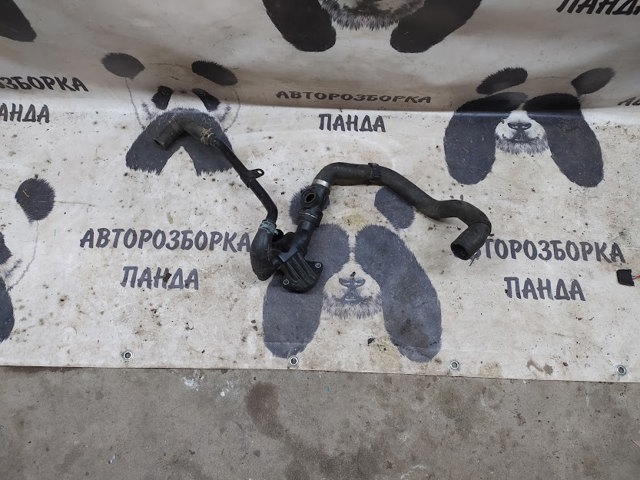 Водяна помпа термостата 06F121111F VAG