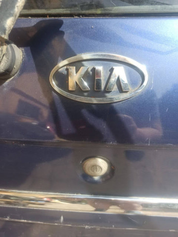 Замок і ручка дверей задка KIA Carnival II